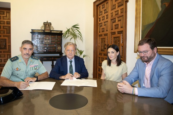 La colaboración entre la Diputación y la Guardia Civil permite desarrollar acciones formativas en materia de ciberseguridad en 50 municipios de la provincia